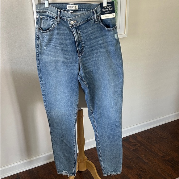 Abercrombie & Fitch High Rise Curve Love Jeans - Picture 1 of 7